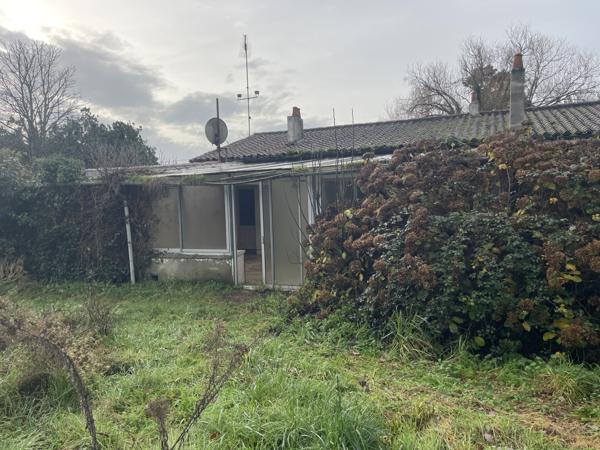 Maison de 100 m2 à rénover / Terrain à réhabiliter