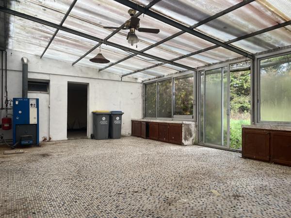 Maison de 100 m2 à rénover / Terrain à réhabiliter