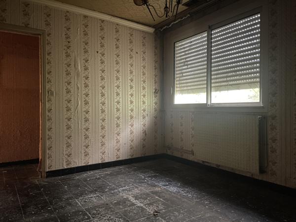 Maison de 100 m2 à rénover / Terrain à réhabiliter