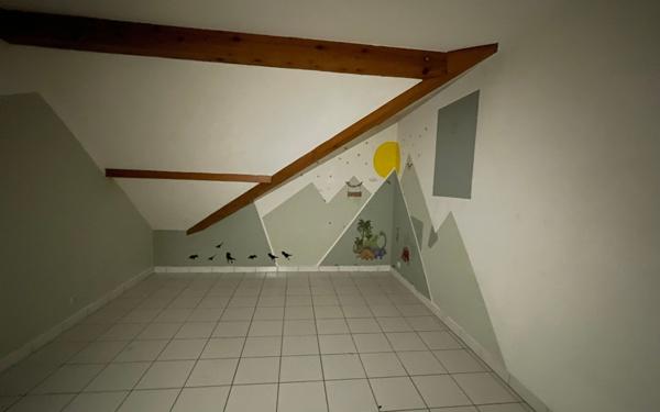 Maison à louer    5 pièces •  Saint-Léonard