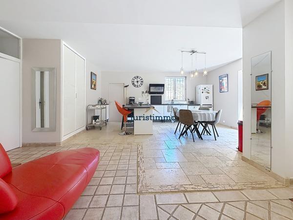 Saint-Restitut (26130) Belle villa avec piscine et studio dans environnement naturel préservé