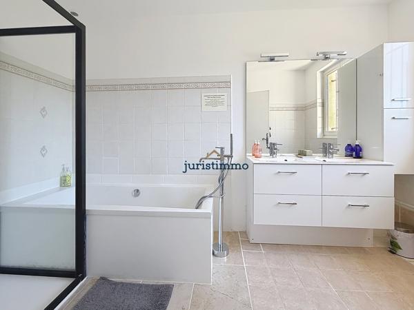 Saint-Restitut (26130) Belle villa avec piscine et studio dans environnement naturel préservé