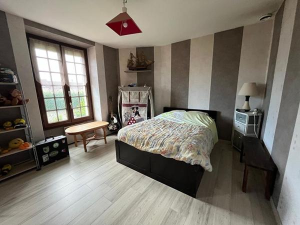 Authentique longère avec piscine, dépendances et belles prestations ? Cadre bucolique garanti