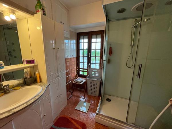 Authentique longère avec piscine, dépendances et belles prestations ? Cadre bucolique garanti