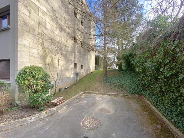 Beau 2 pièces ou Grand studio de 35 m2 refait à neuf - proche RER B, Résidence calme et arborée.