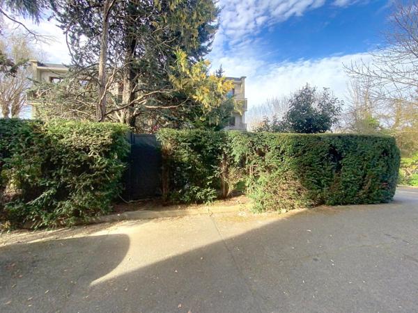 Beau 2 pièces ou Grand studio de 35 m2 refait à neuf - proche RER B, Résidence calme et arborée.