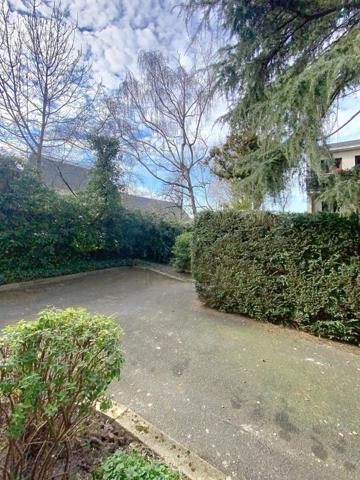 Beau 2 pièces ou Grand studio de 35 m2 refait à neuf - proche RER B, Résidence calme et arborée.