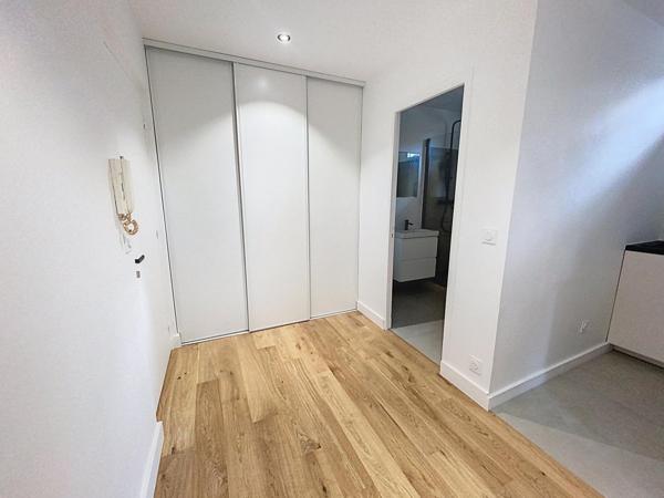 Beau 2 pièces ou Grand studio de 35 m2 refait à neuf - proche RER B, Résidence calme et arborée.