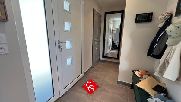 Maison contemporaine double garage-atelier-pièce de loisir- en exclusivité SOUS-COMPROMIS
