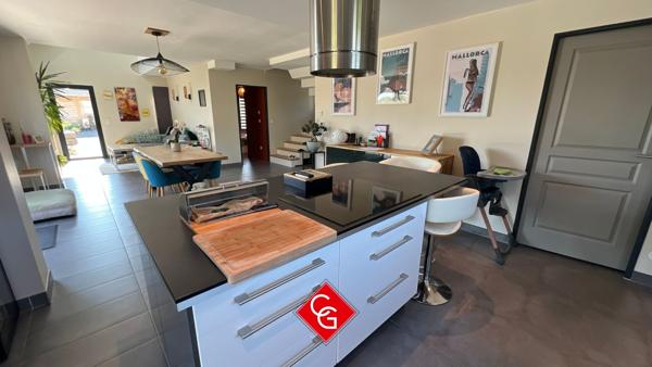 Maison contemporaine double garage-atelier-pièce de loisir- en exclusivité SOUS-COMPROMIS