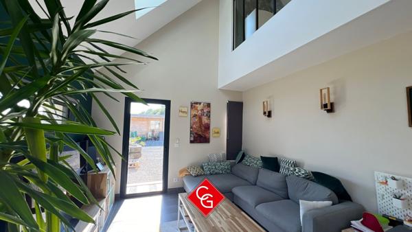 Maison contemporaine double garage-atelier-pièce de loisir- en exclusivité SOUS-COMPROMIS