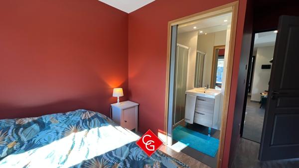 Maison contemporaine double garage-atelier-pièce de loisir- en exclusivité SOUS-COMPROMIS