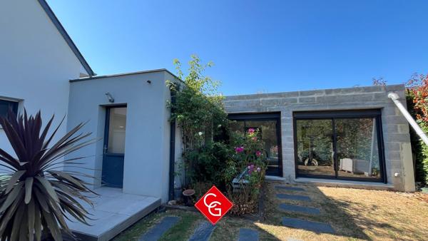 Maison contemporaine double garage-atelier-pièce de loisir- en exclusivité SOUS-COMPROMIS