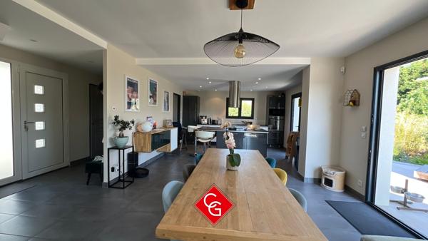 Maison contemporaine double garage-atelier-pièce de loisir- en exclusivité SOUS-COMPROMIS