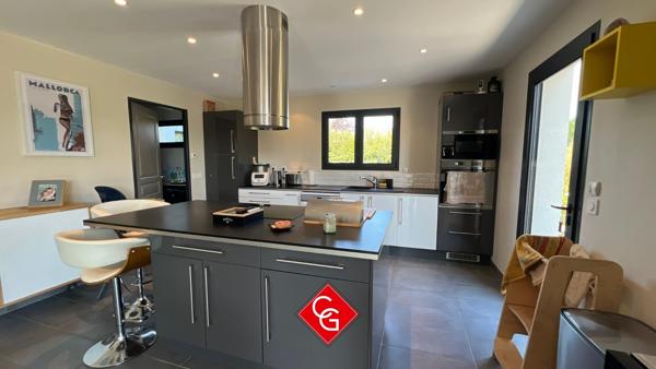 Maison contemporaine double garage-atelier-pièce de loisir- en exclusivité SOUS-COMPROMIS