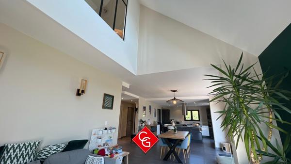 Maison contemporaine double garage-atelier-pièce de loisir- en exclusivité SOUS-COMPROMIS