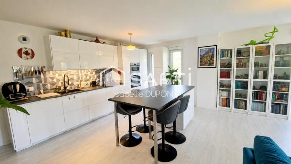 T3/T4 récent, 86 m², ascenseur,  2 balcons, 2 parkings