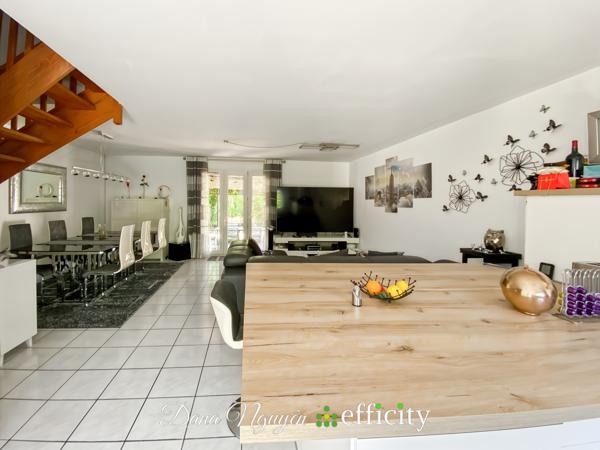 Maison
         4 pièces
        - 90 m² Exclusivité 175 000 € *