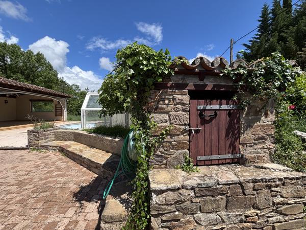 Maison
         6 pièces
        - 128 m² Exclusivité 215 000 € *