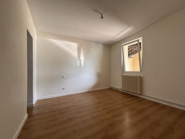 Maison
         6 pièces
        - 128 m² Exclusivité 215 000 € *