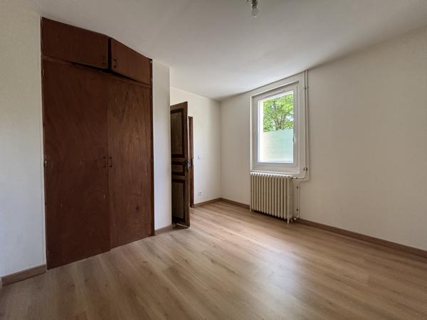 Maison
         6 pièces
        - 128 m² Exclusivité 215 000 € *