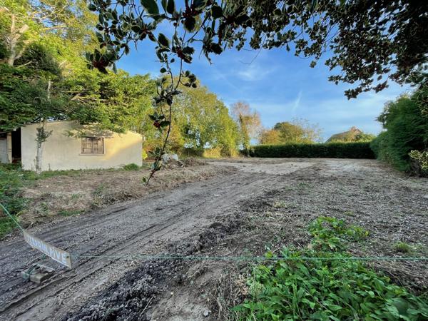 Terrain
        
        - 1500 m² 85 000 €*