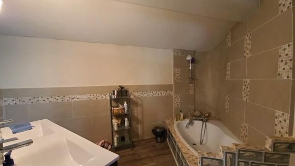 Vitrolles Village, Maison  T5 avec 4 chambres, terrasse, garage au vieux village