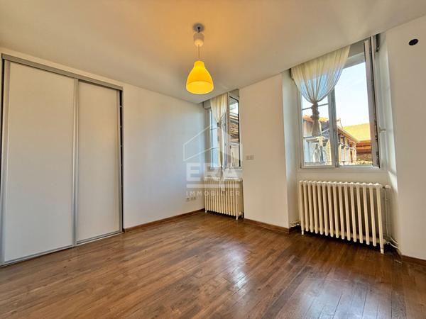 Vente immeuble avec appartement, local commercial et dépendances à aménager