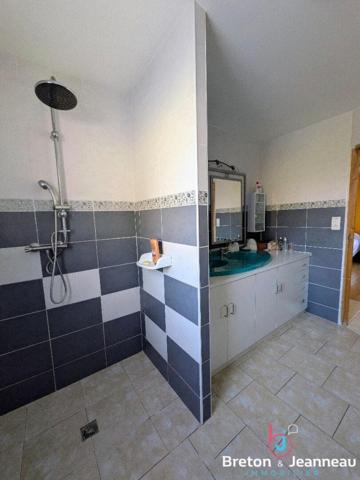 Maison de plain-pied sur 1 ha 74 secteur Evron