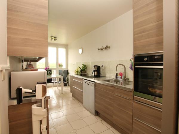 APPARTEMENT F4 83 m² 3 CHAMBRES AVEC VUE SUR VERDURE, 5 mn SEULEMENT A PIED DU TRAMWAY T12 !!!!