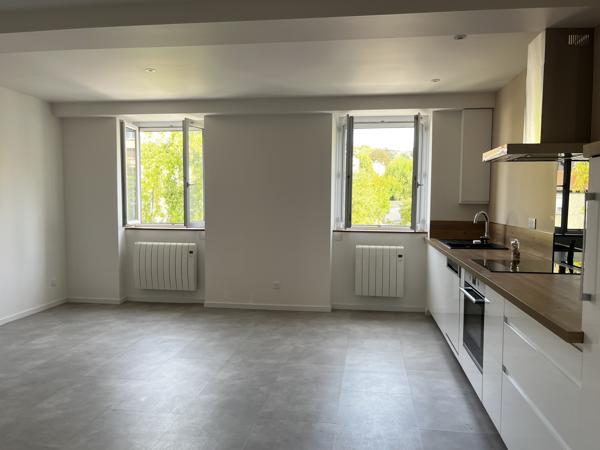 T2 AVEC BUREAU RENOVÉ - CENTRE TARARE