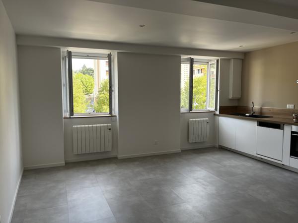 T2 AVEC BUREAU RENOVÉ - CENTRE TARARE