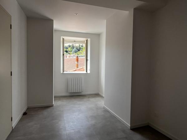 T2 AVEC BUREAU RENOVÉ - CENTRE TARARE