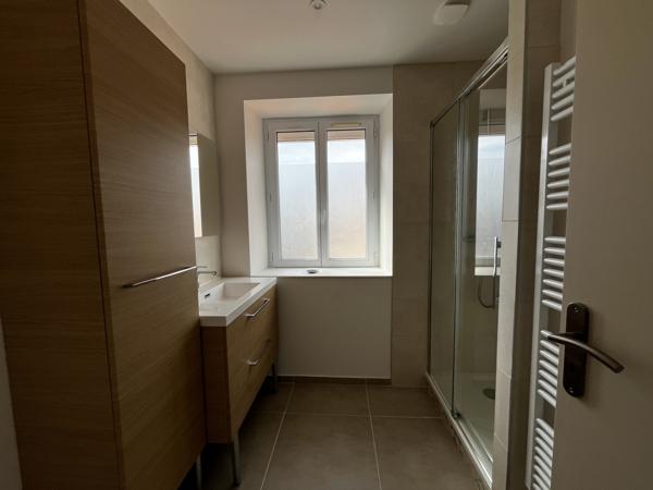 T2 AVEC BUREAU RENOVÉ - CENTRE TARARE