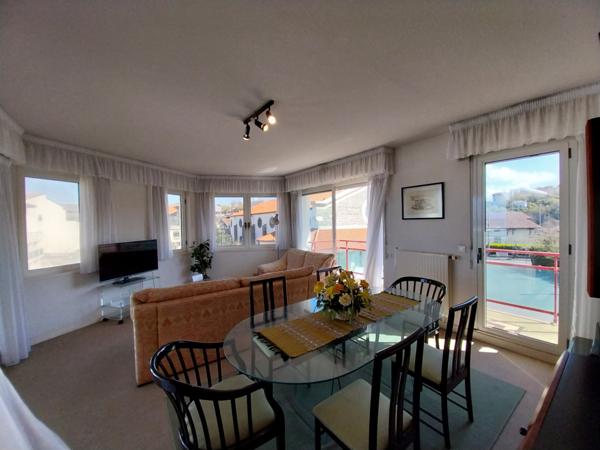 Hendaye plage bel appartement traversant avec parking