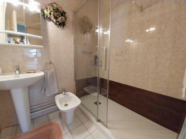Hendaye plage bel appartement traversant avec parking