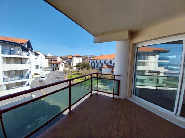 Hendaye plage bel appartement traversant avec parking