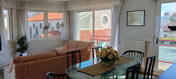 Hendaye plage bel appartement traversant avec parking