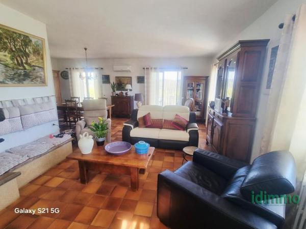 A découvrir Flayosc cette jolie villa F8 200m piscine terrasse sur 1448m terrain 475000€ dpe d Flayosc (83780)