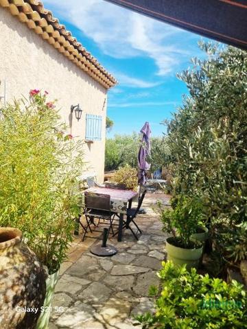 A découvrir Flayosc cette jolie villa F8 200m piscine terrasse sur 1448m terrain 475000€ dpe d Flayosc (83780)