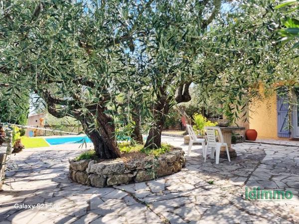 A découvrir Flayosc cette jolie villa F8 200m piscine terrasse sur 1448m terrain 475000€ dpe d Flayosc (83780)