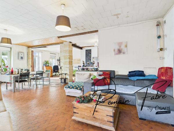 Maison en pierre avec 3 chambres avec jardin et parking privatif