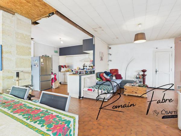 Maison en pierre avec 3 chambres avec jardin et parking privatif