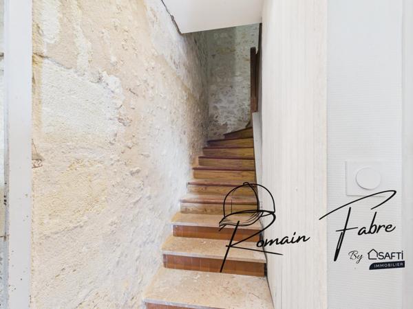 Maison en pierre avec 3 chambres avec jardin et parking privatif