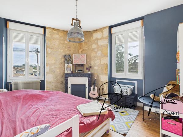 Maison en pierre avec 3 chambres avec jardin et parking privatif