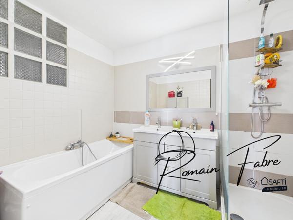 Maison en pierre avec 3 chambres avec jardin et parking privatif