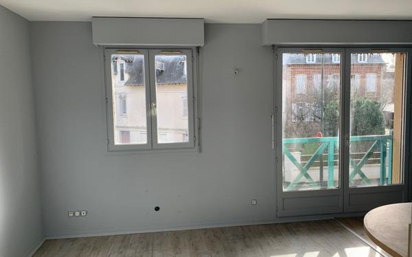 Appartement à louer    2 pièces •  Pont-l'Évêque