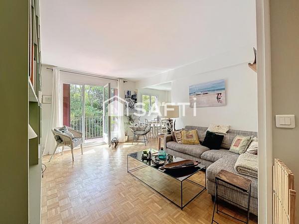 Centre-ville - dans une impasse, 4 pièces traversant de 84m² au calme absolu avec balcon plein Sud et 3 chambres.