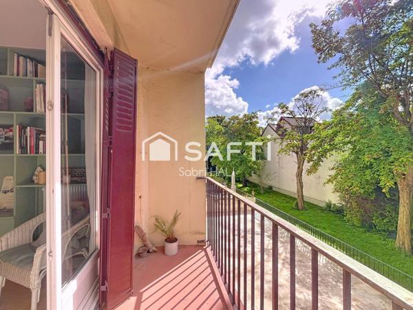 Centre-ville - dans une impasse, 4 pièces traversant de 84m² au calme absolu avec balcon plein Sud et 3 chambres.