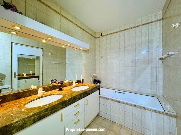 Appartement 3 pièces 90 m2, 530m2 de jardin, piscine